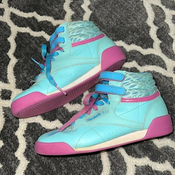 •Reebok•  ​ - Picture 2 of 8